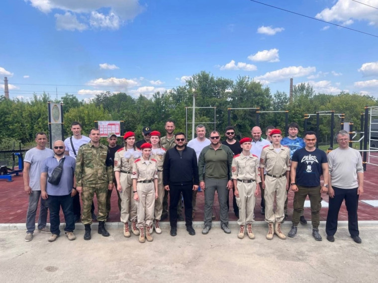Официальный лицензиат ВФСК Всероссийского физкультурно-спортивного комплекса ГТО «Готов к труду и обороне», ООО Спортивная организация «ГТО» подарил Луганску спортивную площадку. Официальный лицензиат ВФСК Всероссийского физкультурно-спортивного комплекса ГТО «Готов к труду и обороне», ООО Спортивная организация «ГТО» подарил Луганску спортивную площадку.